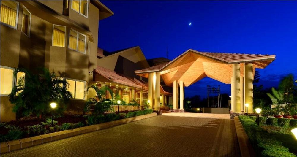 The Chariot Resort & Spa Puri Luaran gambar